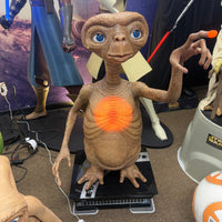 E.T. Life Size Light Up Statue 1:1