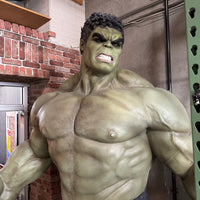 Hulk Life Size Statue From The Avengers 1:1 Pre-Owned