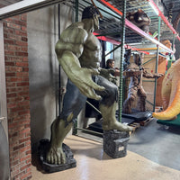 Hulk Life Size Statue From The Avengers 1:1 Pre-Owned