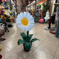 Small White Daisy In Pot Flower Statue