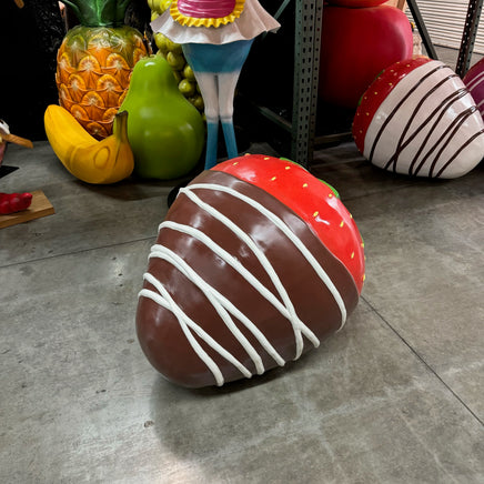 Chocolate Covered Strawberry Statue - LM Treasures 